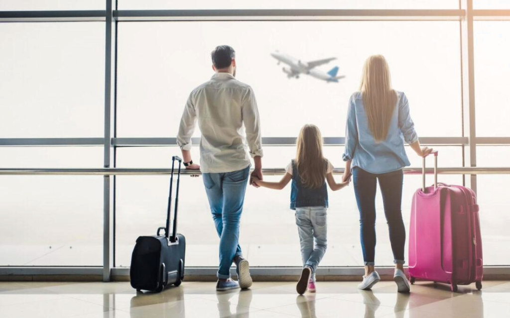 conseils pour voyager malin économiser voyage avion valise