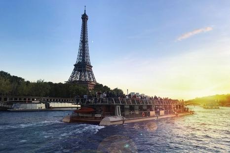 bateau mouche Paris Seine sortie pas chère visite Paris en famille
