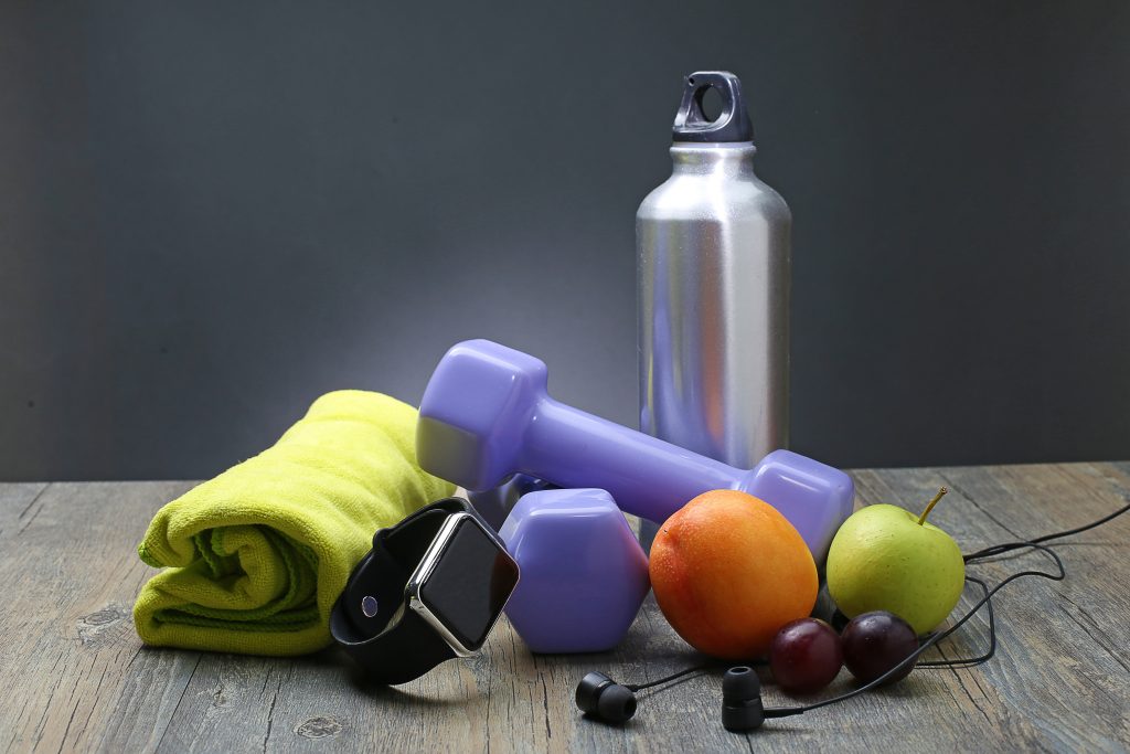 routine fitness maison avec équipement pour s’entraîner efficacement